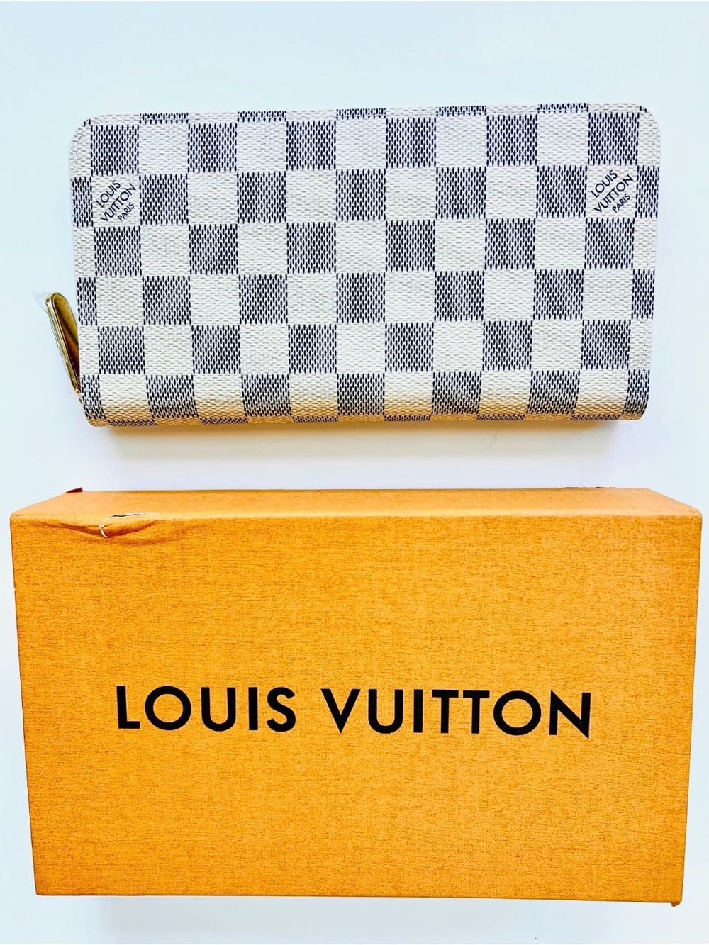 Brand New White And Gray Checked Wallet Includes Box And Dust Bag